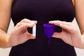 Mulheres em vulnerabilidade social precisam trabalhar quatro anos só para comprar absorventes