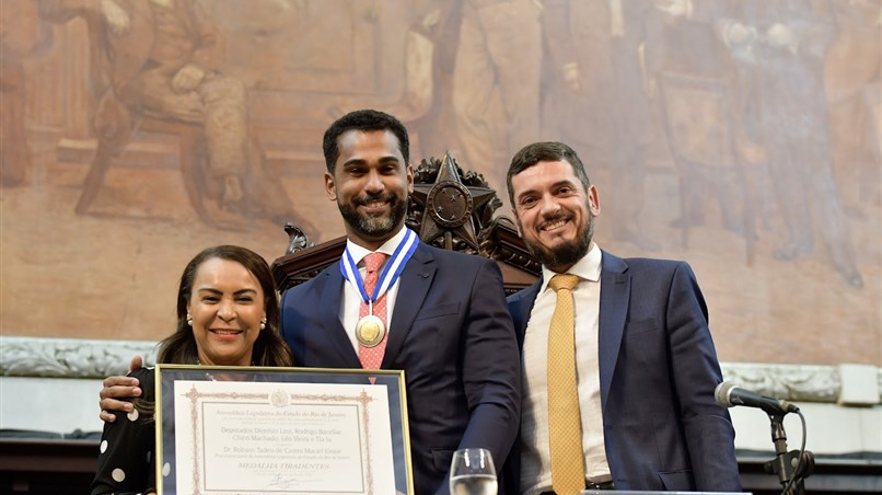 Procurador Geral da Alerj recebe Medalha Tiradentes