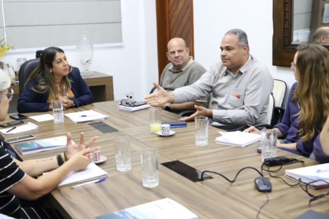 Prefeita de SJB conhece projeto pioneiro de hidrogênio do Porto do Açu