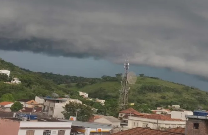 Cidades da região em alerta de PERIGO para chuva forte; risco de alagamentos e queda de energia