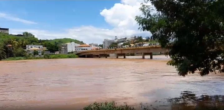 Defesa Civil de Itaperuna divulga alerta sobre o Rio Muriaé