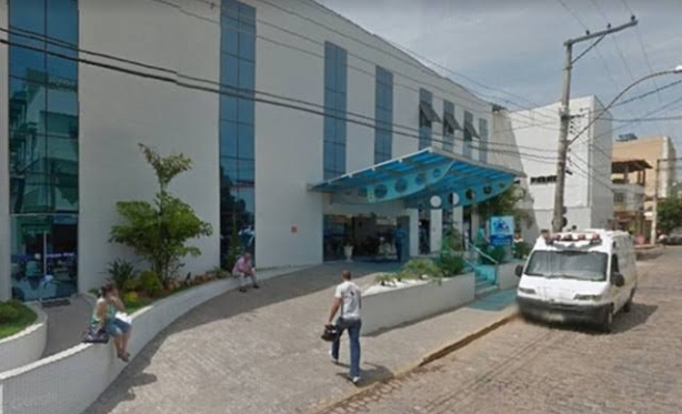 Homem é intubado após levar tiros em Itaperuna