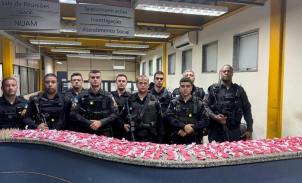 Três adolescentes são apreendidos com 491 pinos de cocaína em Itaperuna