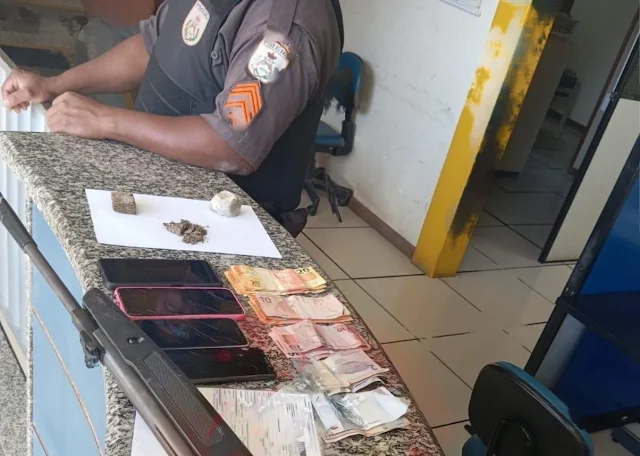 PMs apreendem arma e drogas no Conjunto Habitacional São José