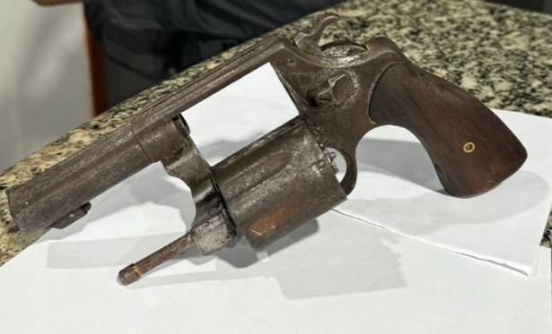 Homem é detido com arma e cocaína em operação da Polícia Militar em Miracema