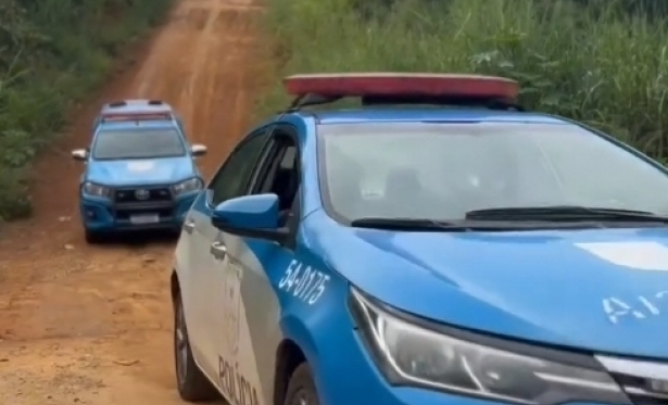 Polícia apreende drogas no Morro da Honda, em Itaperuna