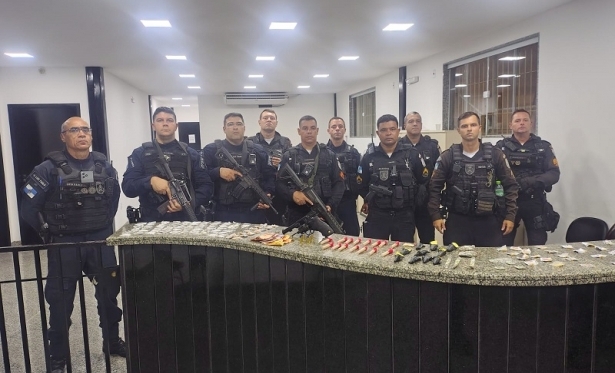 PM apreende revólver e drogas em condomínio no bairro Boa Fortuna
